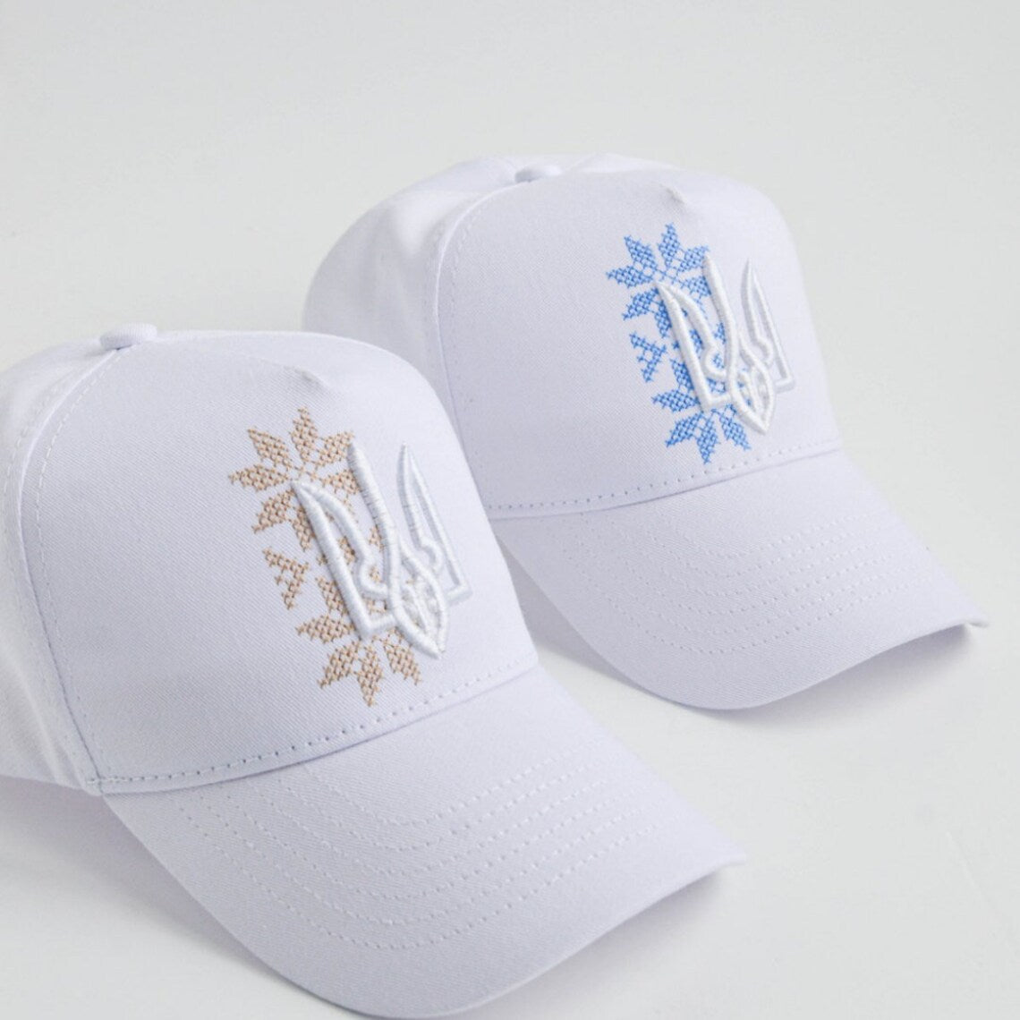 Beige trucker with embroidered trident