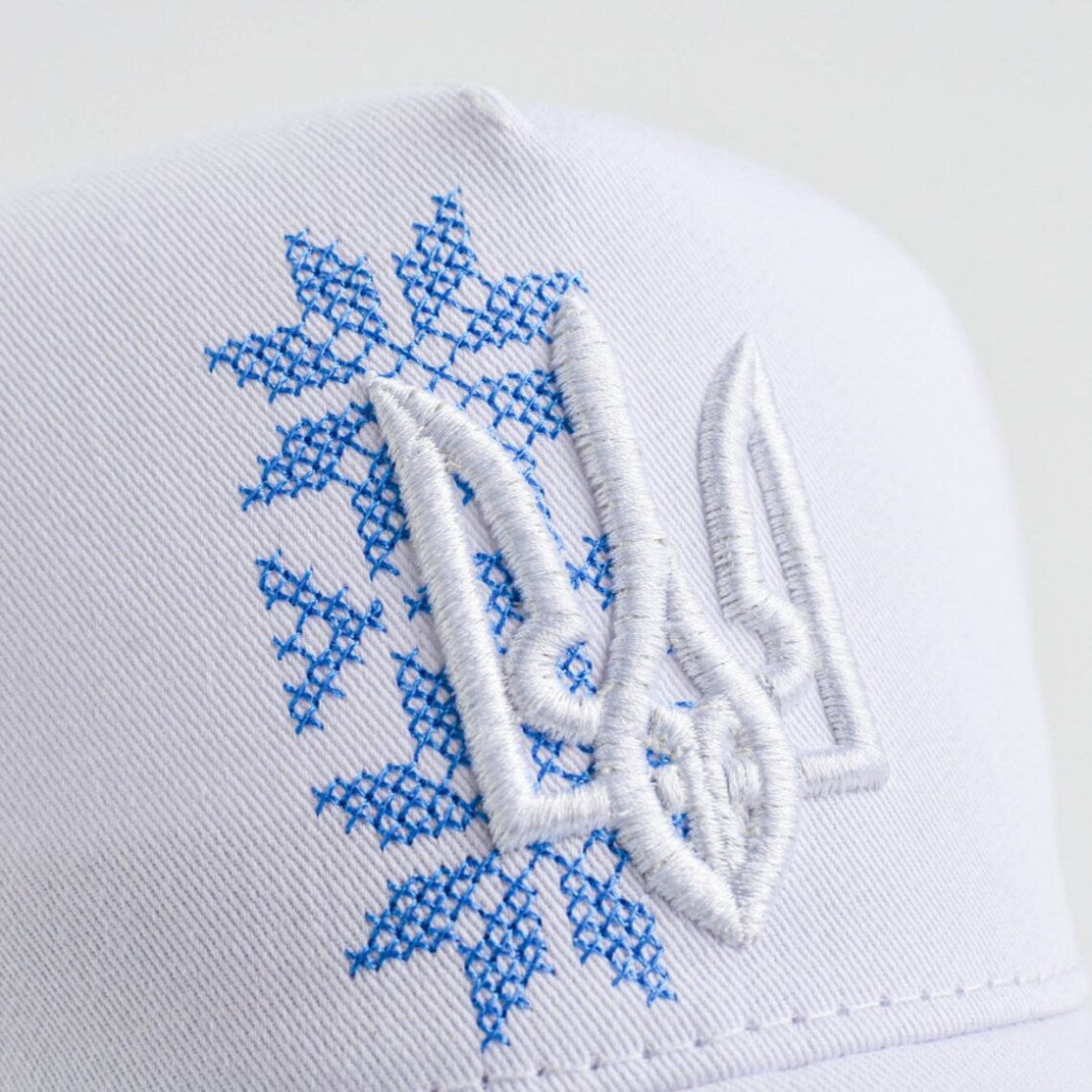 White+Beige Ornament trucker with embroidered trident