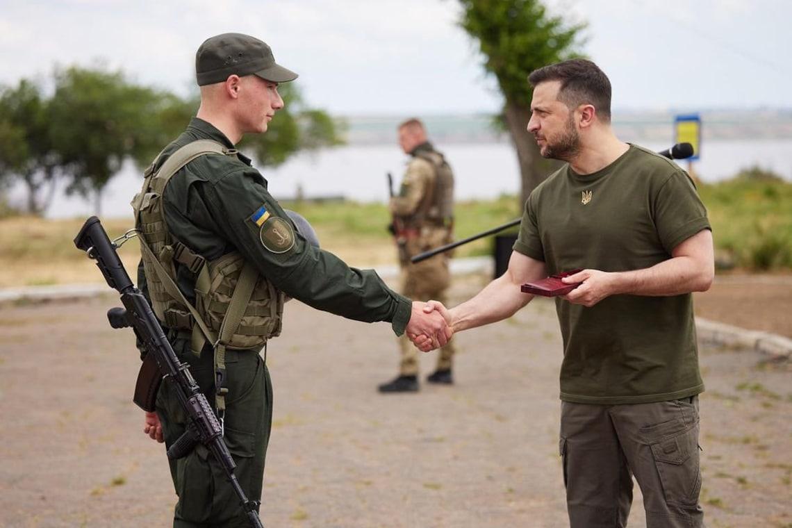 Ukraine Zelensky T-shirt With Embroidered Trident